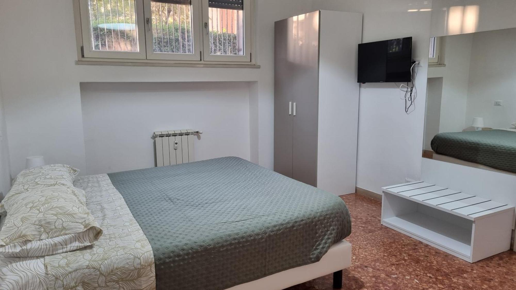 Bam Bam Tiburtina Pensión *
